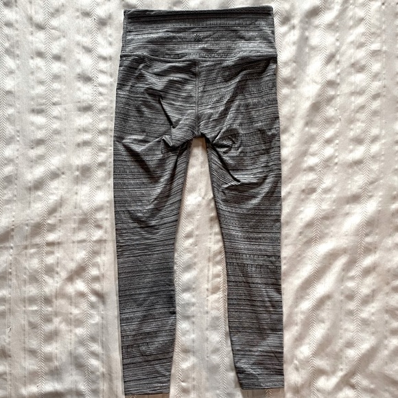 Athleta Chaturanga Jacquard Leggings Women XS Gray White Textured High Rise - Picture 3 of 4